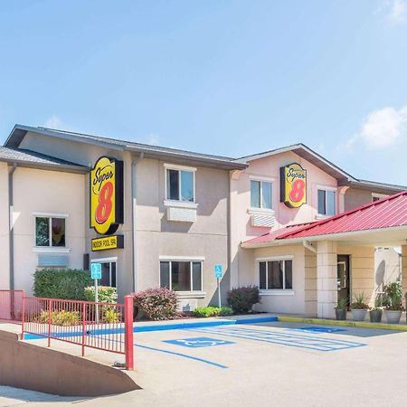 Super 8 By Wyndham Bloomington University Area Экстерьер фото