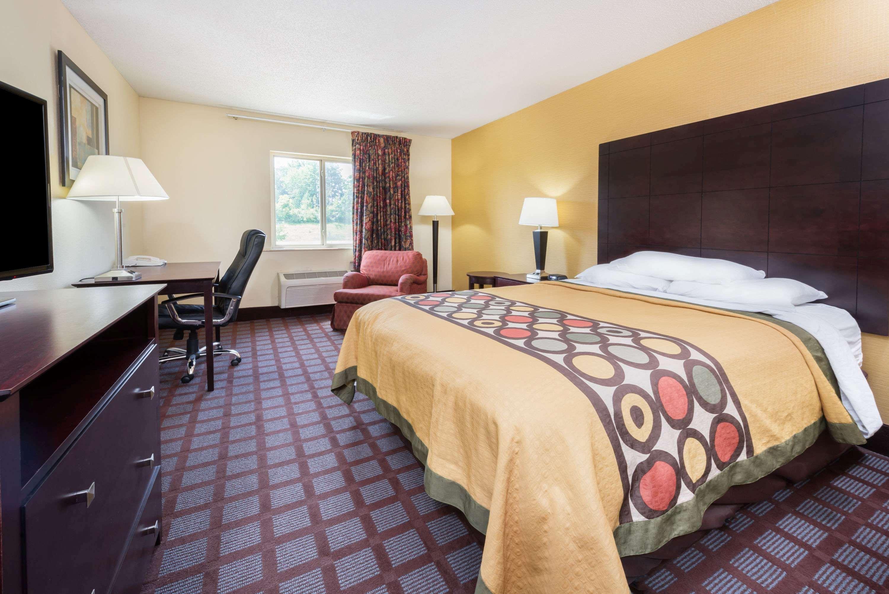 Super 8 By Wyndham Bloomington University Area Экстерьер фото