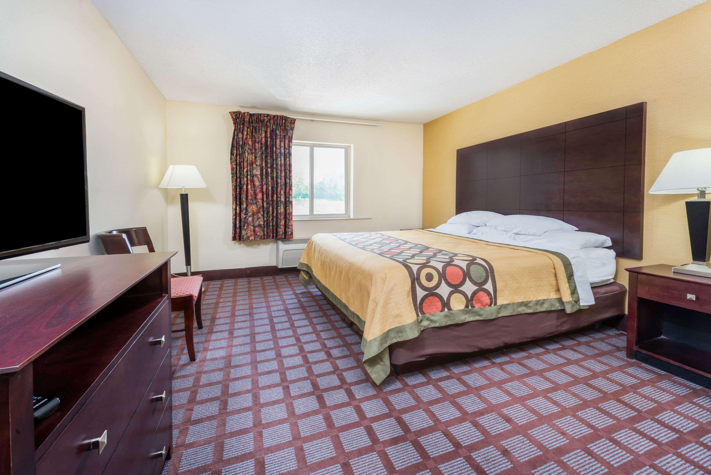 Super 8 By Wyndham Bloomington University Area Экстерьер фото