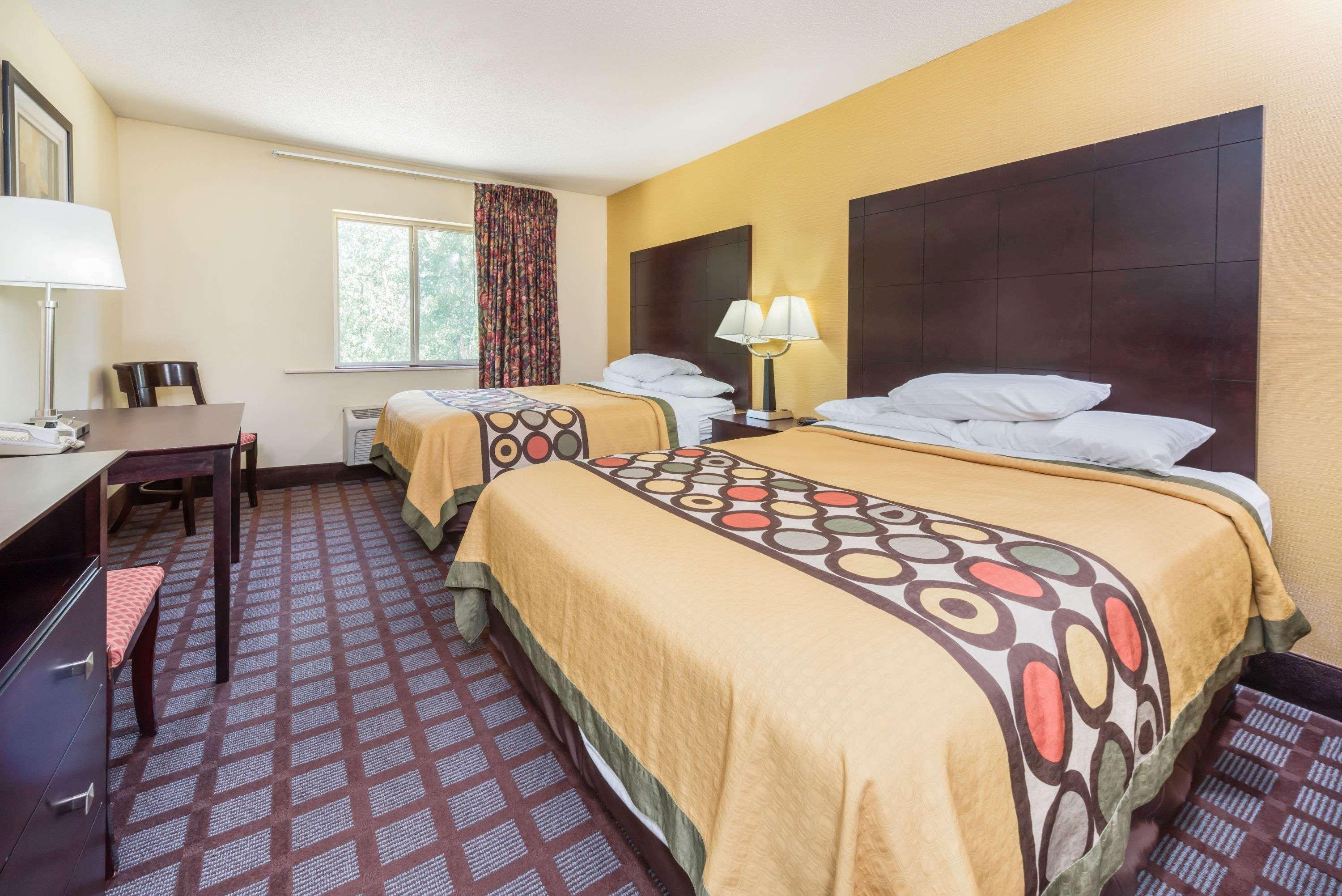 Super 8 By Wyndham Bloomington University Area Экстерьер фото
