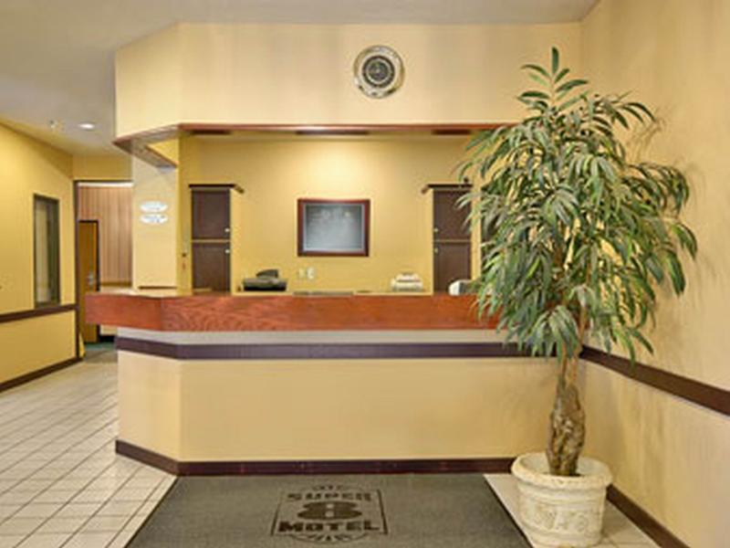 Super 8 By Wyndham Bloomington University Area Экстерьер фото