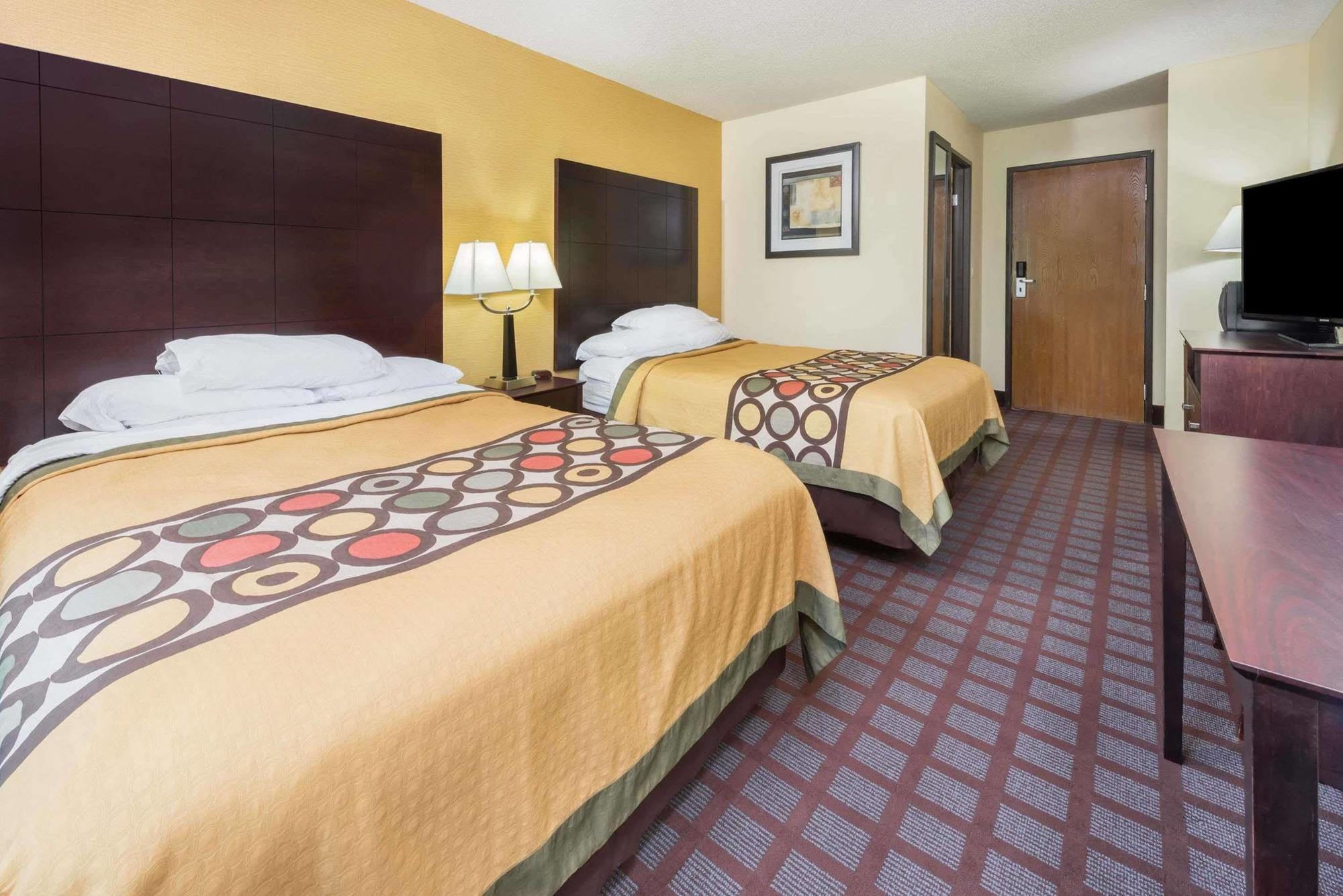 Super 8 By Wyndham Bloomington University Area Экстерьер фото